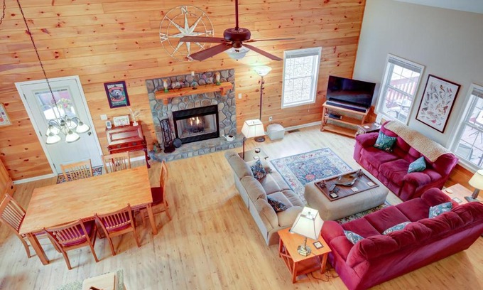 Eagle Mountain House | Inviting Deer Hollow: Family-Friendly Retreat with Pool