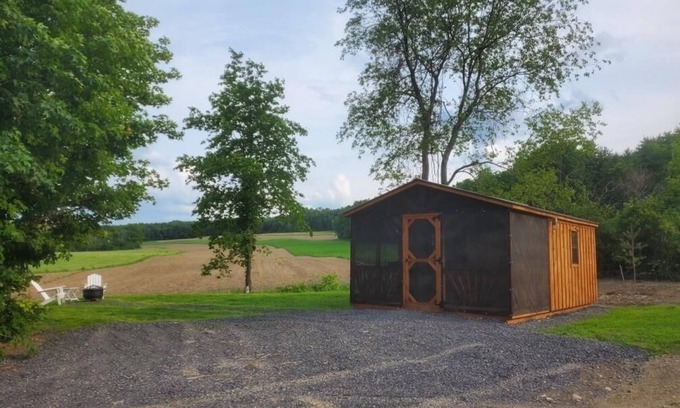 Rock Stream Cabin | Inviting Deer Path Off Grid Cabin: Family-Friendly Retreat
