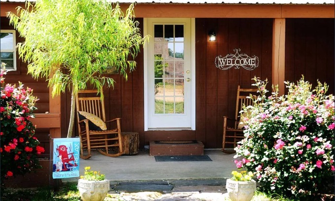 Glenwood Cabin | Deer Ridge: Peaceful Getaway with Amazing Views & Spa