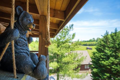 Sevierville House | Family-Friendly Retreat at Deer Run with Pool & Hot Tub