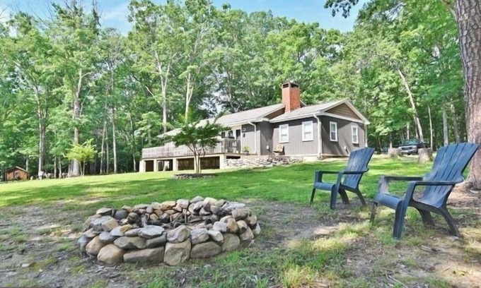 Luray House | Deer Trail Cabin: Mountain Views, Firepit & Pet Friendly