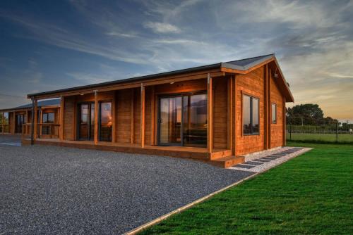 Kaikoura Ski Chalet | Exceptional Deerbrooke Kaikōura Chalets with Breakfast Included
