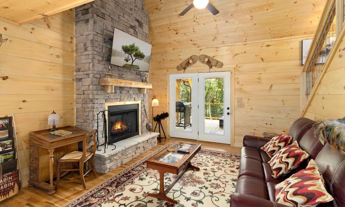 Fleetwood House | Relax at Deerest Cabin: Spa, Hot Tub & Family Friendly