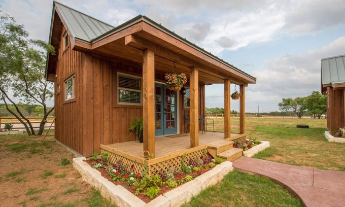 Lacy-Lakeview Cabin | Deerfield Countryside Tiny Cabin #4 - 10 min to Silos at Magnolia