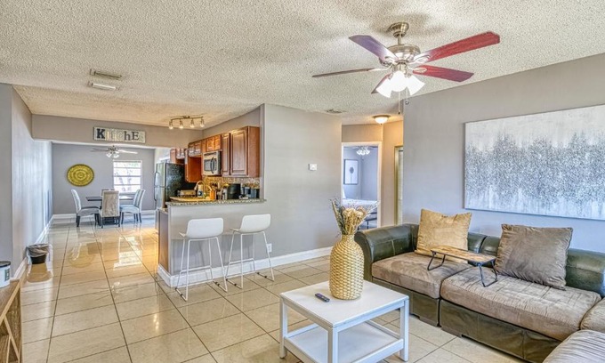 Deerfield Beach House | Unforgettable Deerfield Delight: Pet & Child Friendly Stay