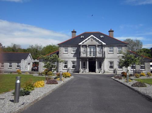 Swinford Bed & Breakfast | Delightful Deerpark Manor Bed and Breakfast for Families
