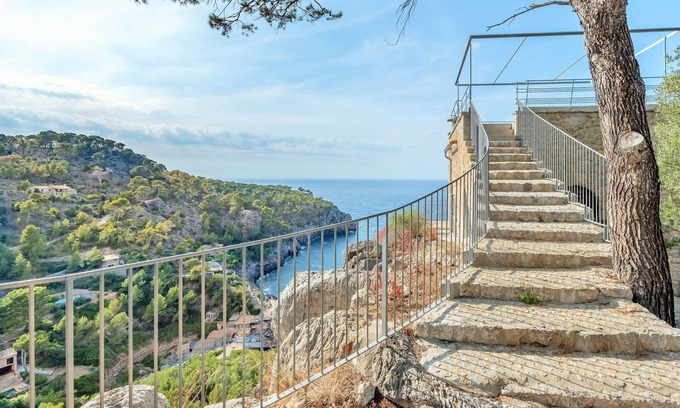 Deia Apartment | Elegant Deia Tower with Ocean Views and Spa Amenities