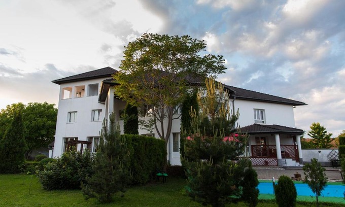 Alba Iulia House | Top-Rated Deiada Guest House with Pool & Hot Tub Access