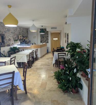 Santu Lussurgiu Bed & Breakfast | Exceptional Deiana Hotel: Breakfast & Hot Tub Included