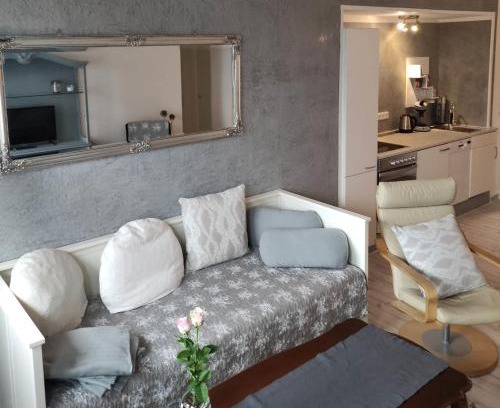 Karolinenkoog Apartment | Pet-Friendly Getaway at Deich - Family Friendly Retreat