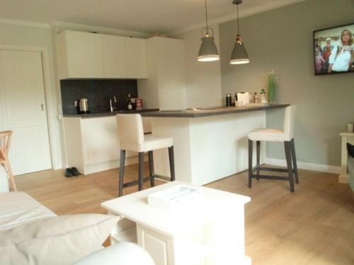 Busumer Deichhausen Apartment | Oceanfront Deichblick: Family-Friendly & Pet Welcoming Stay