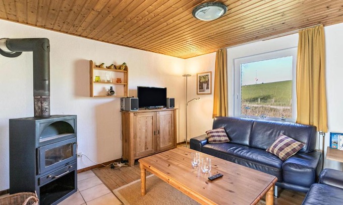 Kaiserin-Auguste-Viktoria-Koog Apartment | Discover Deichgraf 1: Pet and Child-Friendly Retreat