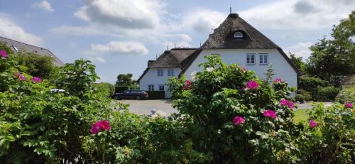 Großdunsum Apartment | Family-Friendly Deichhof Whg 21: Pet Welcoming Retreat