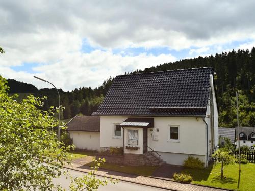 Deifeld House | Pet-Friendly Modern Holiday Home with Private Garden in Deifeld