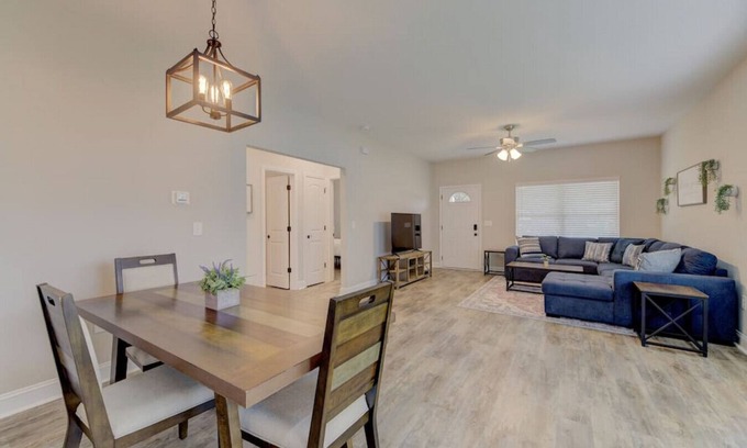 Cayce House | Top-Rated Deja Blue by Heartwood | 10 Mins to Downtown