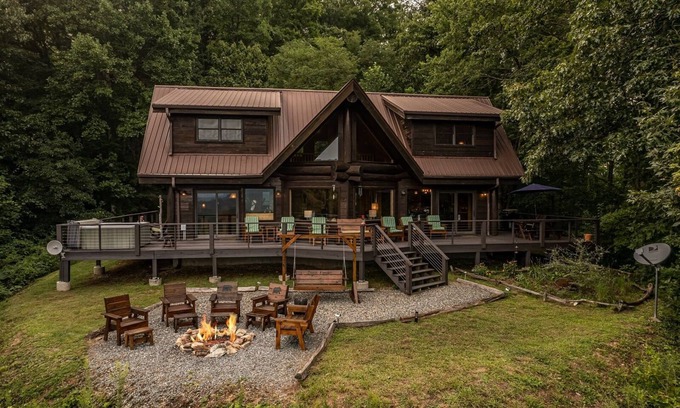 Bryson City Cabin | Deja View - Breathtaking Scenery with Spa & Hot Tub
