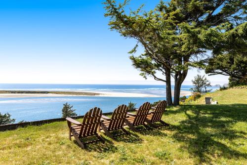 Netarts House | Deja View: Family-Friendly Escape with Hot Tub Bliss
