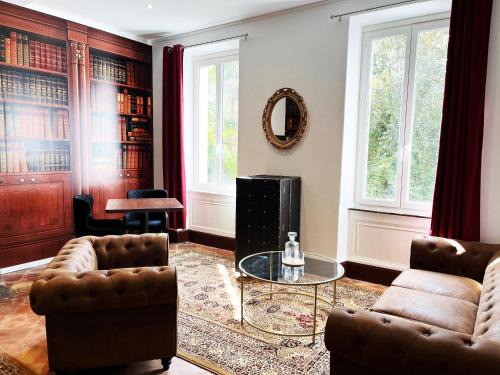 Castelnaudary Apartment | Dejean Vintage Hotel: Family-Friendly Stay in the City