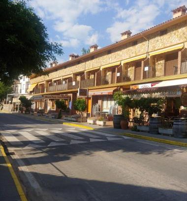 Arroyo Frio Apartment | Del Campillo 6: Family-Friendly Retreat with Pool Access