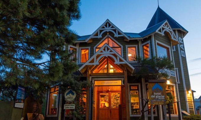 El Calafate Hotel | Discover Del Glaciar Libertador: Family-Friendly Retreat