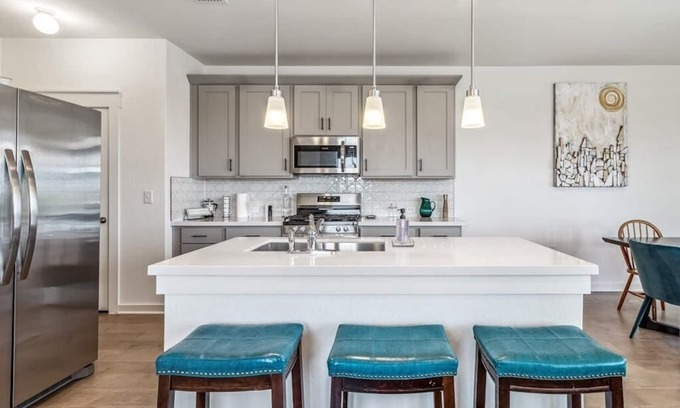 Del Valle House | Del Valle · Pit Stop Retreat | Sleeps 10