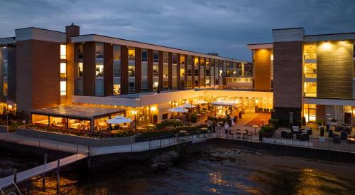 Traverse City Hotel | Discover Delamar Traverse City: Oceanfront with Pool & Hot Tub
