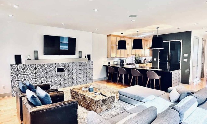 Mapleton/Fall Creek Apartment | Delaware Loft-2BR/2.5 BA Townhome w/Rooftop Deck