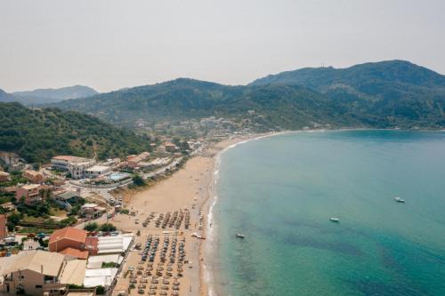 Agios Georgios Pagon Apartment | Pet-Friendly Delfini Resort with Ocean Views & Breakfast