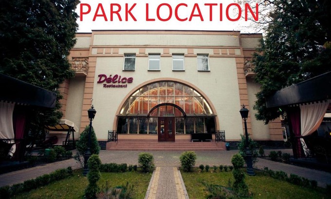 Halyts'kyi district Hotel | Delice: 4-Star Hotel with Family-Friendly Dining Options