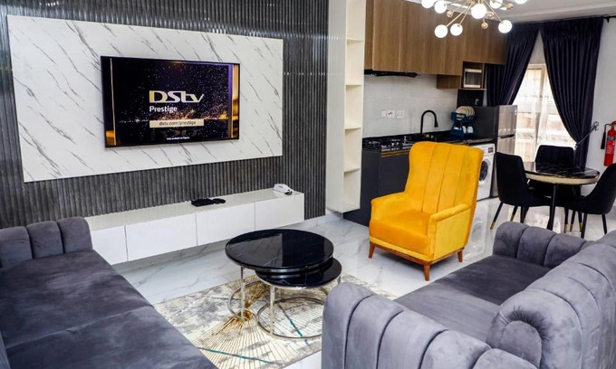 Ofin Apartment | Inviting Delight Apartments - Family-Friendly in Oniru VI