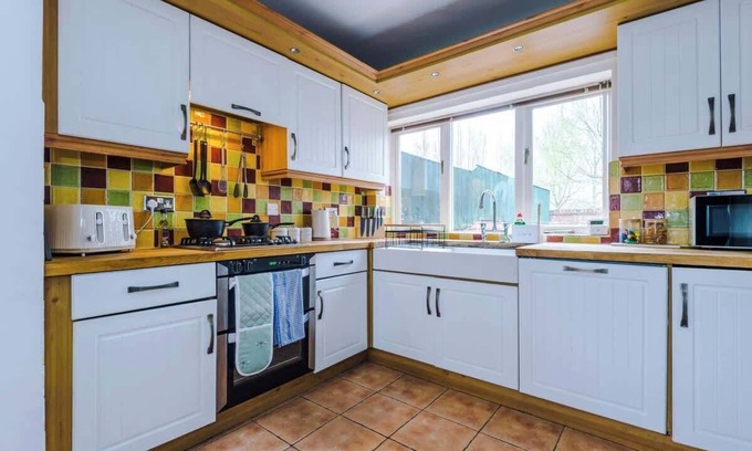 Port Sunlight House | Inviting 3-Bedroom Home with Parking and Garden Access