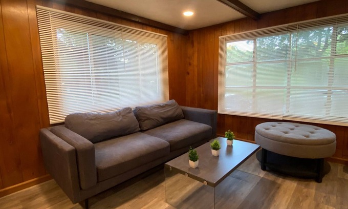 Buena Vista House | Cozy 3 Bedroom Retreat with Deck, Nature & Pet-Friendly Vibes