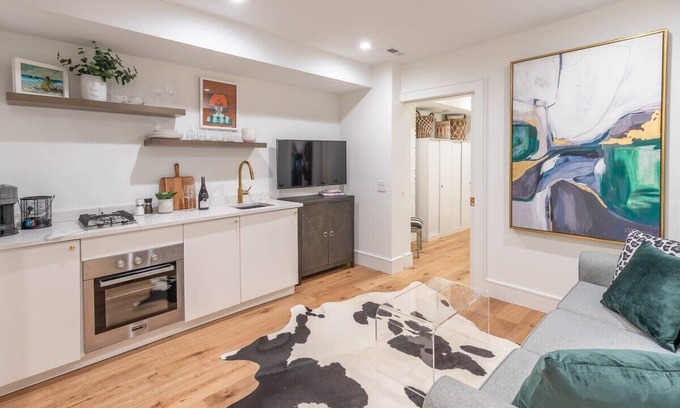Dupont Circle Apartment | Tranquil Apartment in the Heart of Dupont - 10/10 Rated!