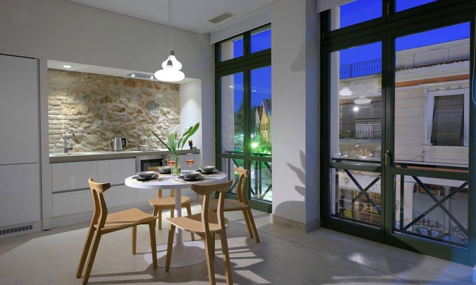 Thissio Villa | Cozy Villa Toshiro in Athens with Thissio Views & Spa
