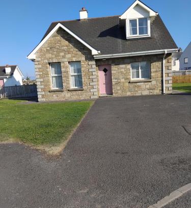 Rossnowlagh House | Inviting Beach Retreat with Family-Friendly Amenities