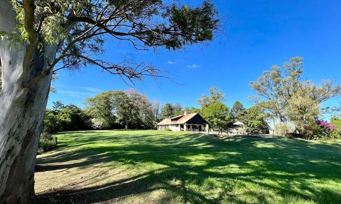 Partido de Ramallo Ski Chalet | Charming Cottage with Ocean View by the Parana River