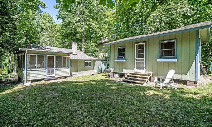 Frankfort Cottage | Charming Cottage with Bunk House, Pool & Free WiFi