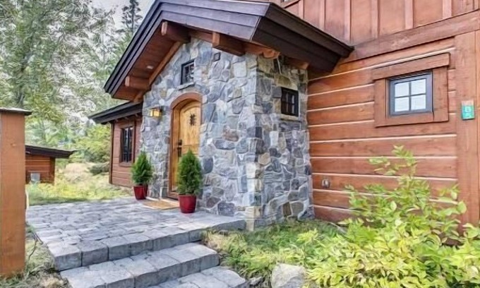 Tamarack Resort House | Cozy Snow Pine Cottage at Tamarack Resort Awaits You