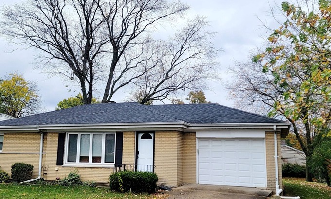 Glenview House | Inviting Home Inn Glenview: Pet-Friendly with Kitchen Access