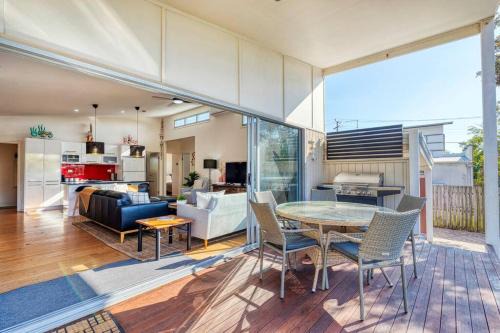 Dicky Beach House | Inviting Dicky Beach 3 Bedroom Holiday House for Families