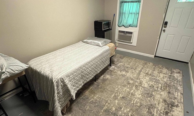 Hendersonville Apartment | Cozy Room Near Shops & Dining, Perfect for Families!