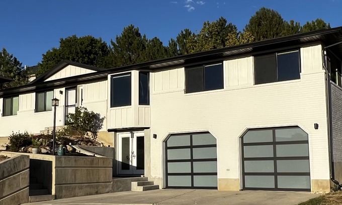 Lehi House | Inviting Home with Breathtaking Lake Views and Spa Access