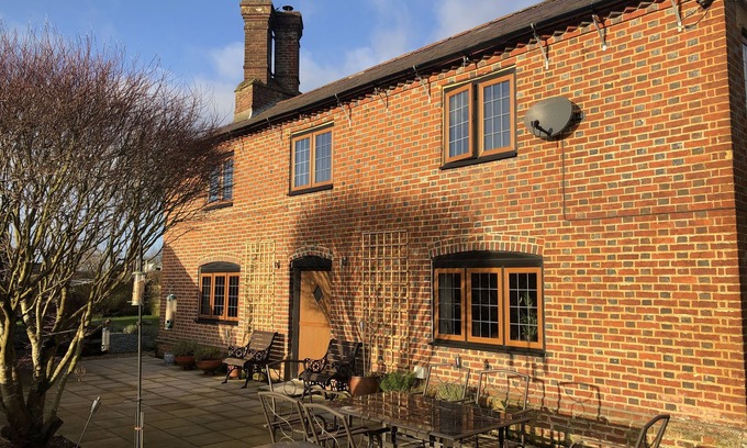 New Forest District House | Charming New Forest Cottage with Hot Tub & Forest Access