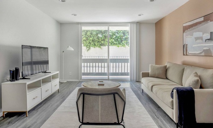 Pacific Palisades Apartment | Cozy Pacific Palisades 1BR with Hot Tub Near the Beach