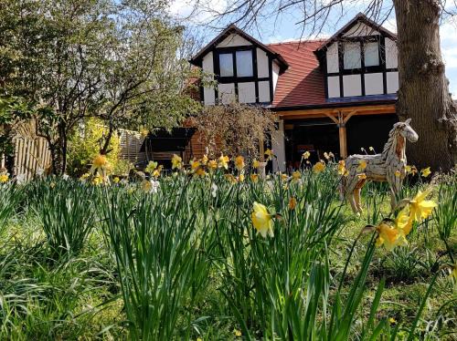 Chorlton-by-Backford Apartment | Modern Detached Apartment Next to Chester Zoo & City Centre