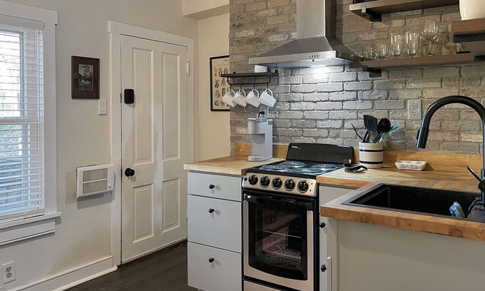 Bolivar Apartment | Prime Central Location & Family-Friendly Amenities Await