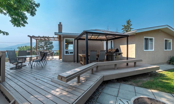 Okanagan-Similkameen House | Charming Lakeview Retreat with Pool & Spa in Naramata