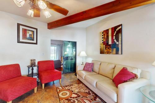 Happy Trails House | Pet-Friendly Retreat with Pool and Hot Tub at Cozy Casa