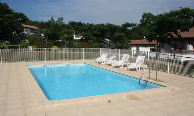 Cambo-les-Bains Apartment | Inviting South Terrace Retreat with Pool & Ocean Views