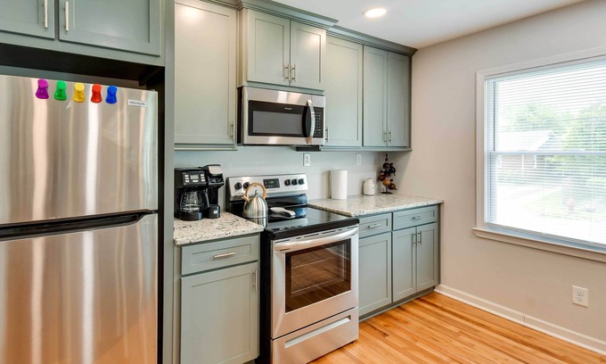 Tuskegee House | Family-Friendly Tuskegee Home with Kitchen & Spa Amenities